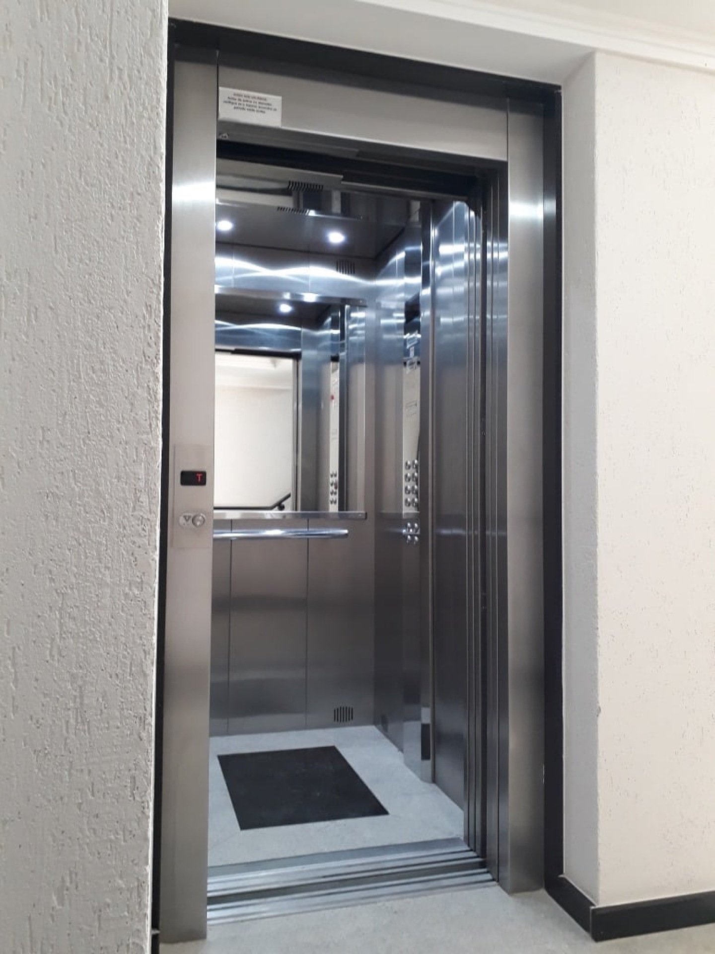 Elevador disponível no prédio da Flor de Mandacaru